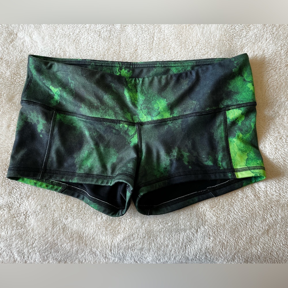 EUC mutant Fleo shorts - large